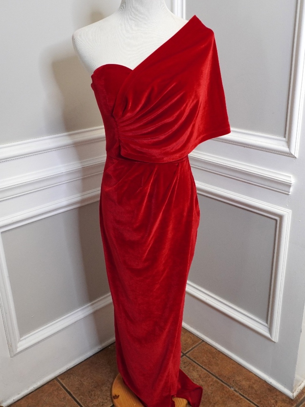 Elegant Burgundy Velvet Sheath/Column One Shoulder Maxi Dress - Picture 2 of 9